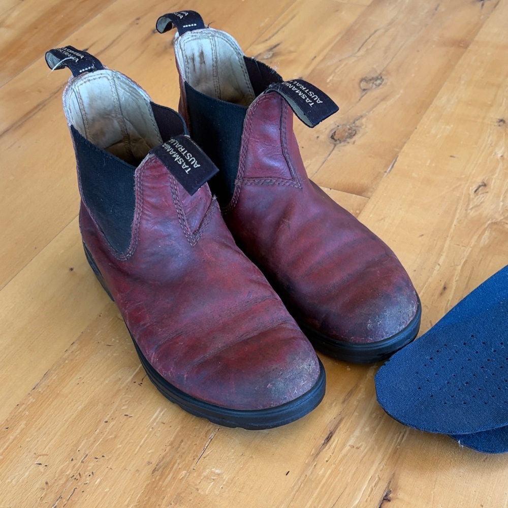 Blundstone Men's Chukka Boots in Burgundy with Black Elastic